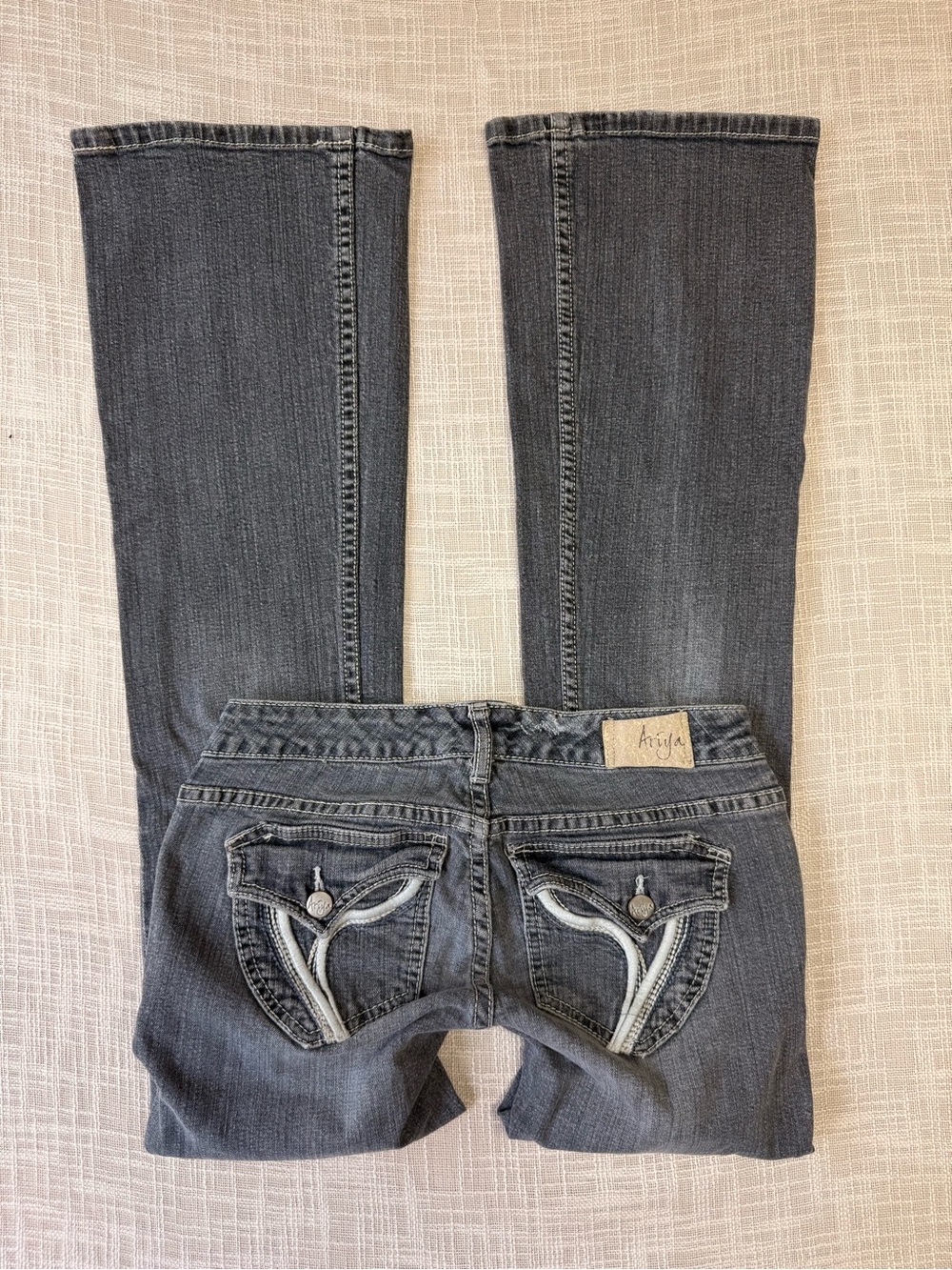 Ariya Jeans Size 5/6 Low Rise Flare Jeans Y2K Distressed Dark Wash